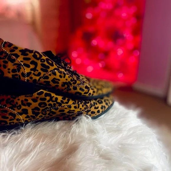 Classic Oxfords Stylish Leopard Print Canvas Pointed Toe Lace-Up Womens Size 7.5 - Picture 2 of 3